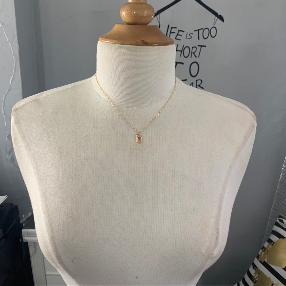 Lock necklace 🔒 - Picture 2 of 5